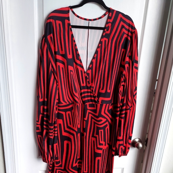 Red and Blk printed jumpsuit. - Picture 6 of 7